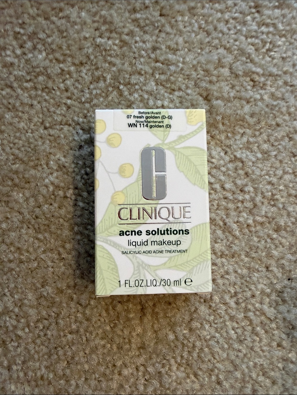 Clinique Acne Solutions Liquid Makeup in Fresh Golden - White & Gold Packaging